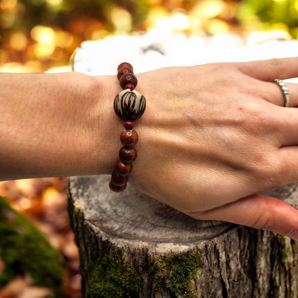 8 mm Jade, Wood, Bodhi root charm bracelet - Picture 5 of 5